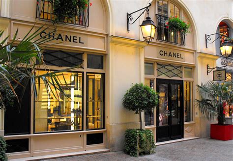 chanel boutique in paris